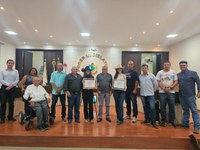 Câmara concede Moções de aplausos às cavaleiras Maria Antônia e Amanda Costa